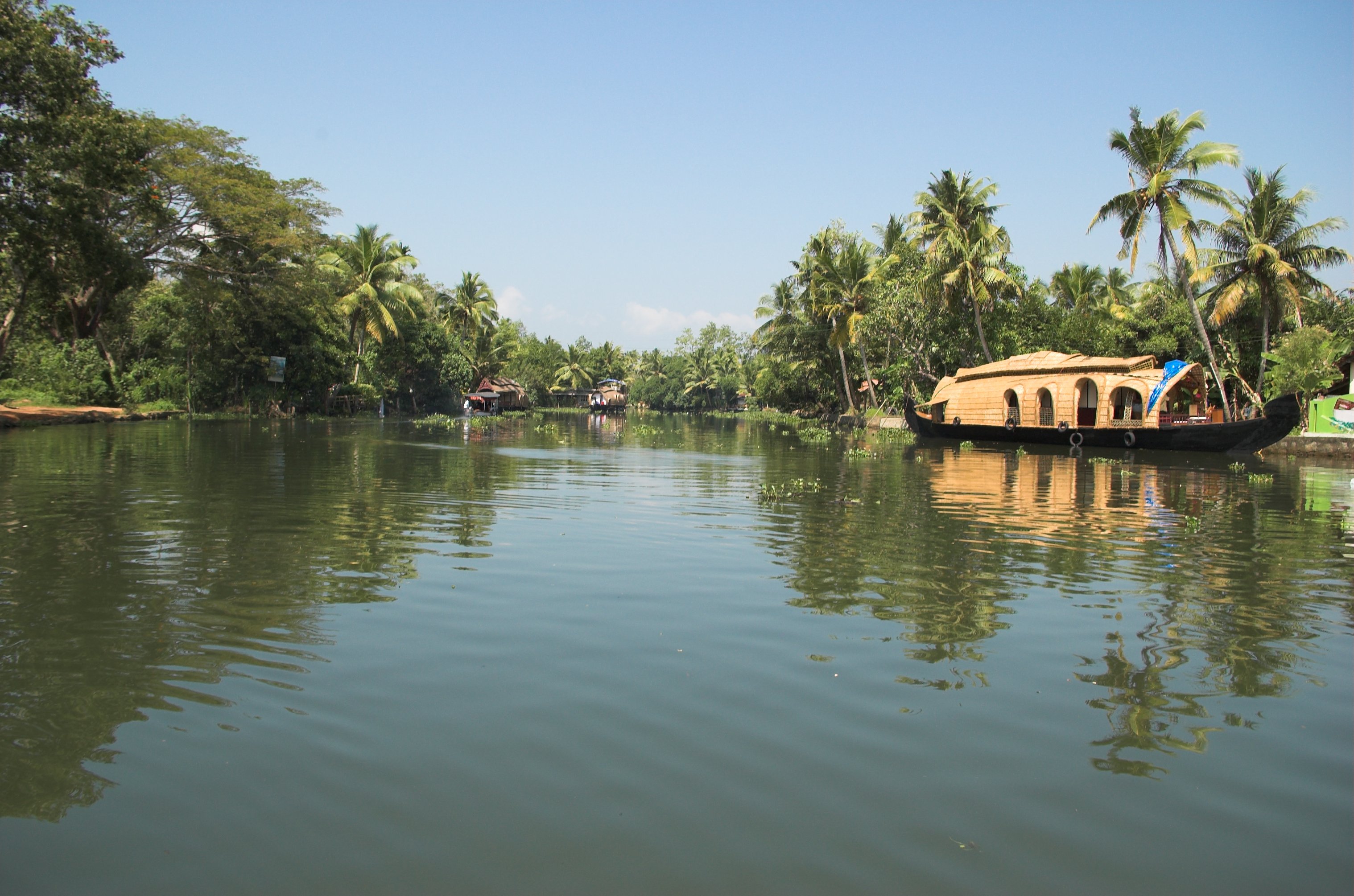 Kumarakom vs Alleppey Houseboat