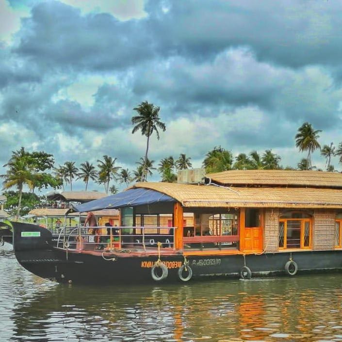 Houseboat Booking in Alleppey: Shared and Private Backwater Cruises